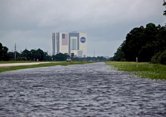 NASA image: KSC-08pd2431