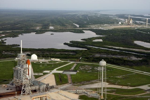 NASA image: KSC-08pd2690