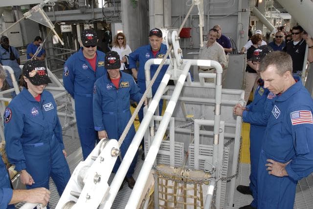 NASA image: KSC-08pd2860