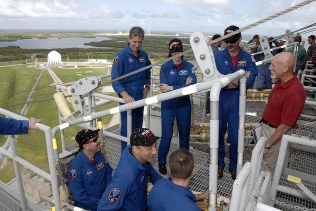 NASA image: KSC-08pd2863