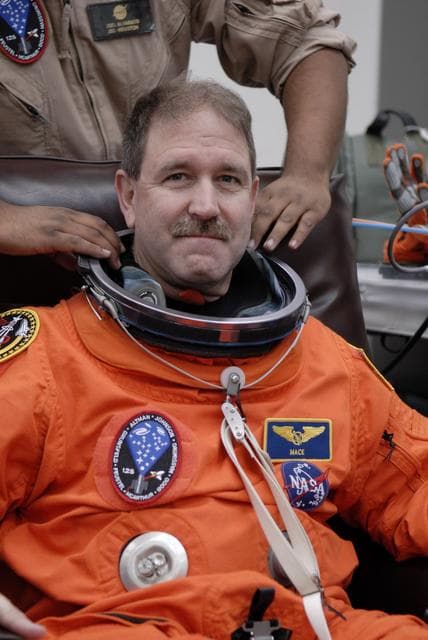 NASA image: KSC-08pd2874