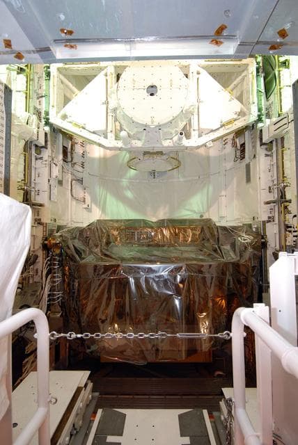 NASA image: KSC-08pd2953