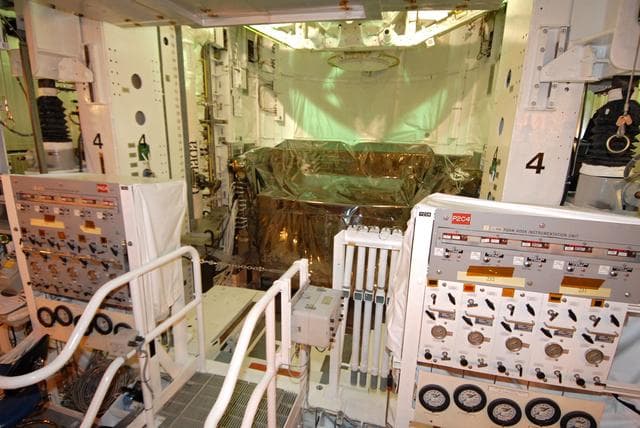 NASA image: KSC-08pd2954