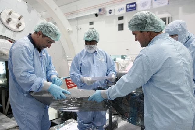 NASA image: KSC-08pd3048