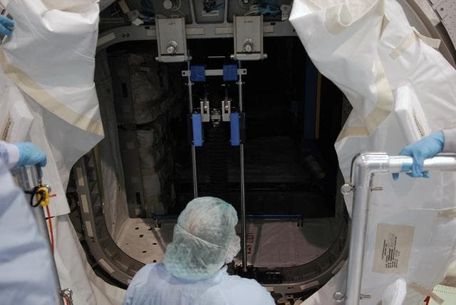 NASA image: KSC-08pd3204