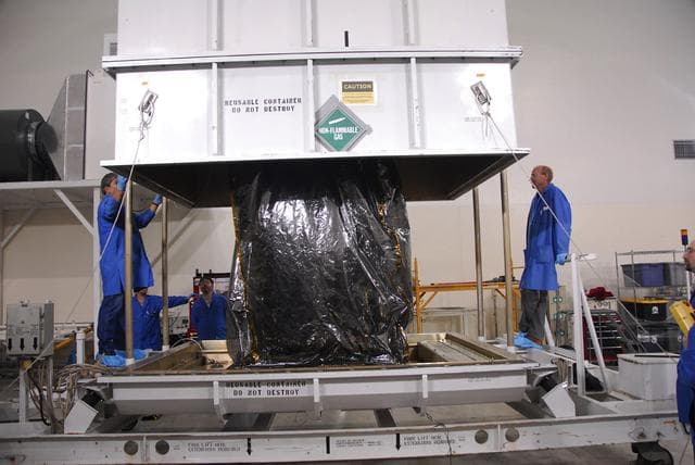 NASA image: KSC-08pd3842