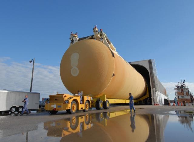 NASA image: KSC-08pd3904