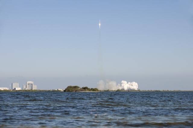 NASA image: KSC-2010-5801