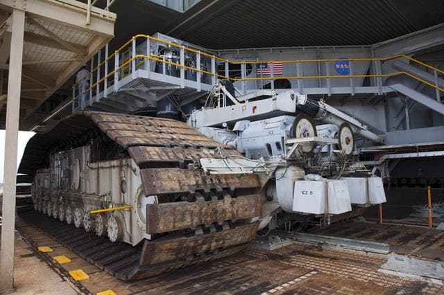 KSC-2011-8082