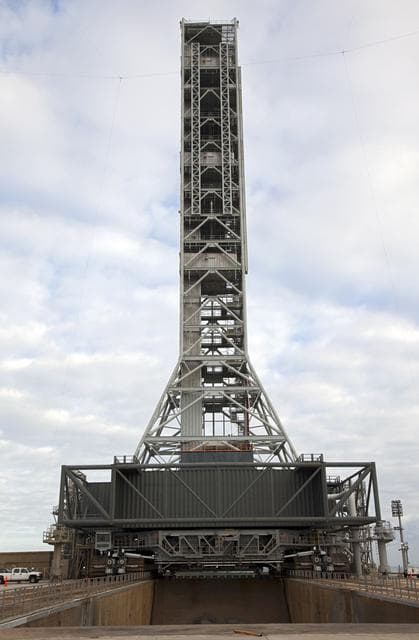 KSC-2011-8084