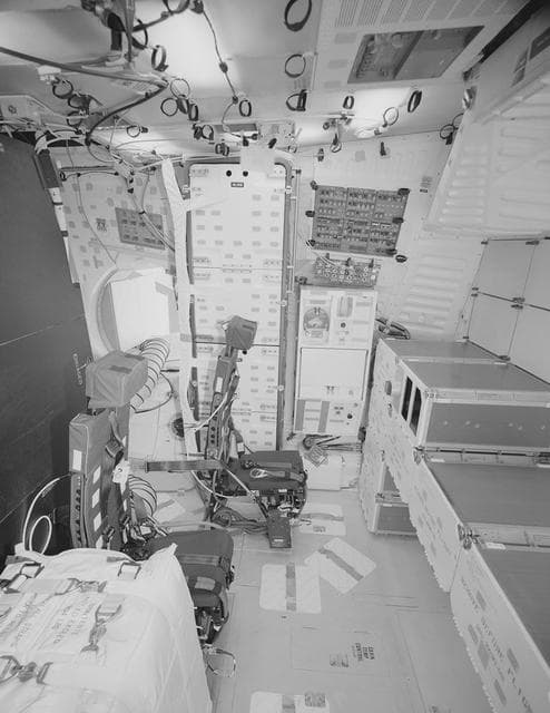NASA image: KSC-20130114-PH-JW_sts40