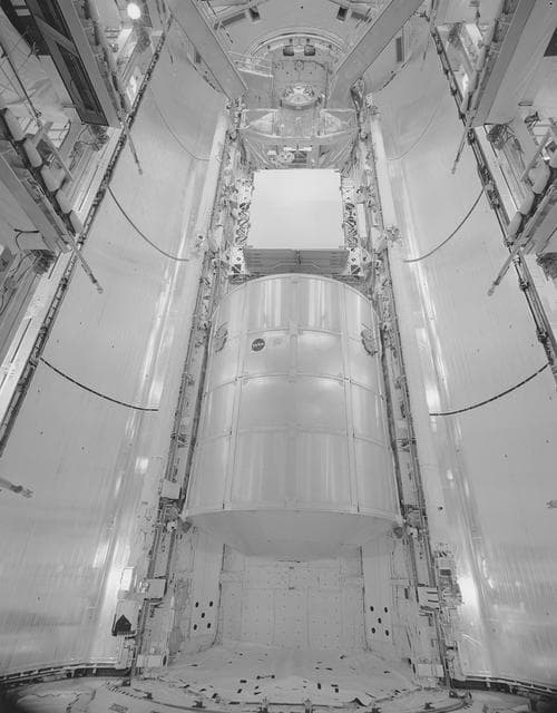 NASA image: KSC-20130114-PH-JW_sts49