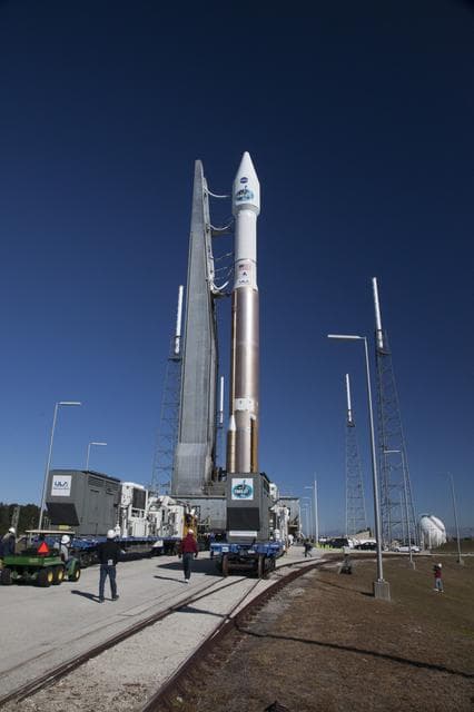 NASA image: TDRS-L Roll to Pad 41