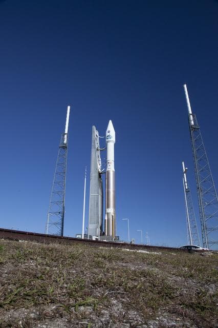NASA image: TDRS-L Roll to Pad 41