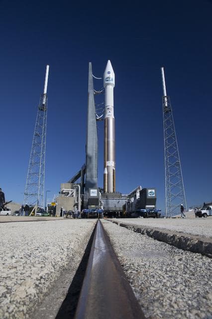 NASA image: TDRS-L Roll to Pad 41