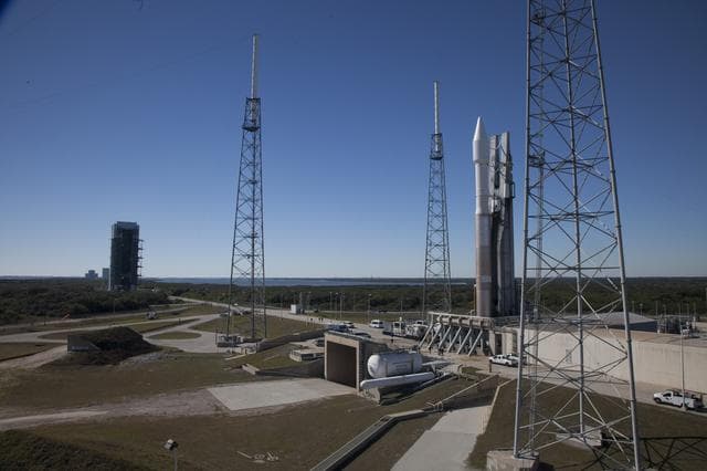 NASA image: TDRS-L Roll to Pad 41
