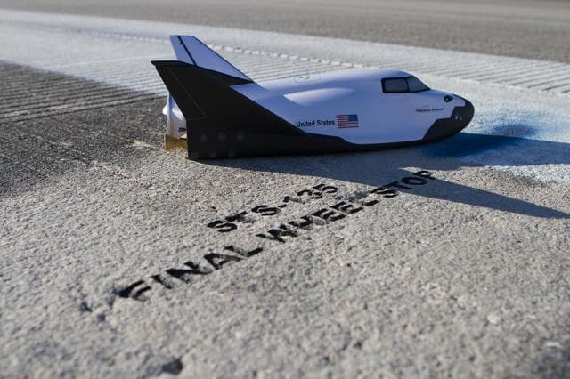 NASA image: Dreamchaser and VIP's