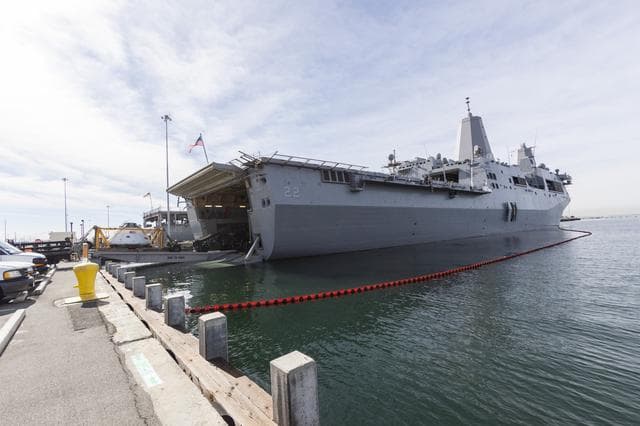 NASA image: Orion URT EFT-1 load capsule onto ship
