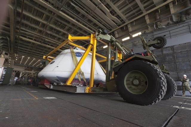 NASA image: Orion URT EFT-1 load capsule onto ship