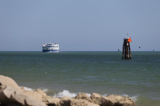 NASA image: Delta Mariner arrival with EFT-1 Booster