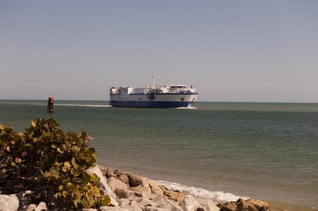 NASA image: Delta Mariner arrival with EFT-1 Booster