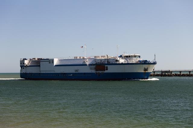 NASA image: Delta Mariner arrival with EFT-1 Booster