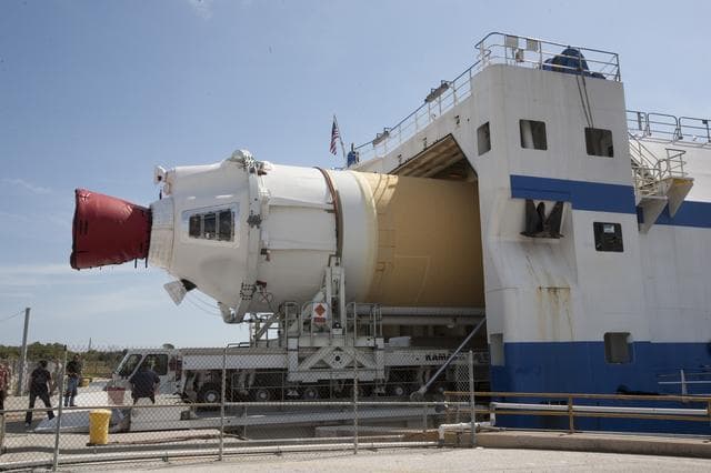NASA image: Orion Core Stage & Booster Offload, Move to HIF