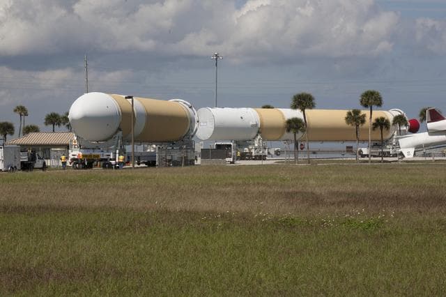 NASA image: Orion Core Stage & Booster Offload, Move to HIF