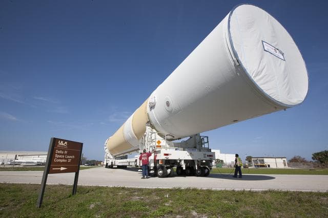 NASA image: Orion Core Stage & Booster Offload, Move to HIF