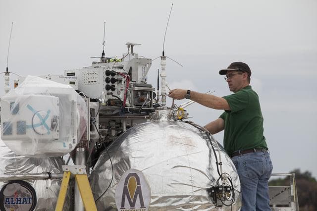 NASA image: Morpheus Alhat Tether Test Preparations