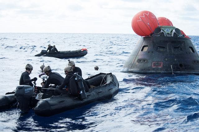 NASA image: Orion Splashdown Recovery