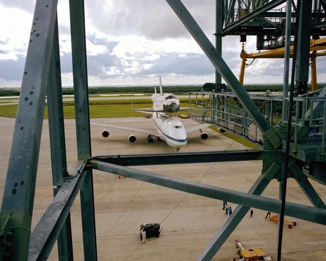 NASA image: Discovery arrival at KSC before demate from shuttle ferry