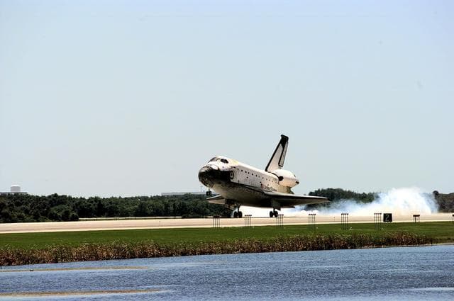 NASA image: KSC-98dc559
