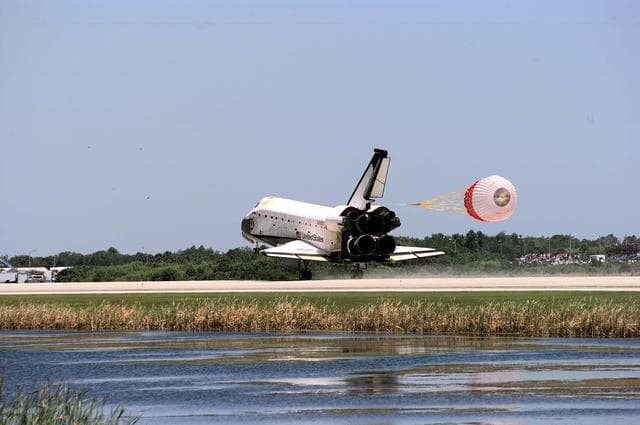 NASA image: KSC-98dc560