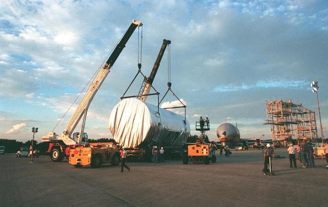 NASA image: KSC-98pc1704