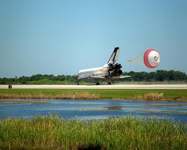 NASA image: KSC-98pc566