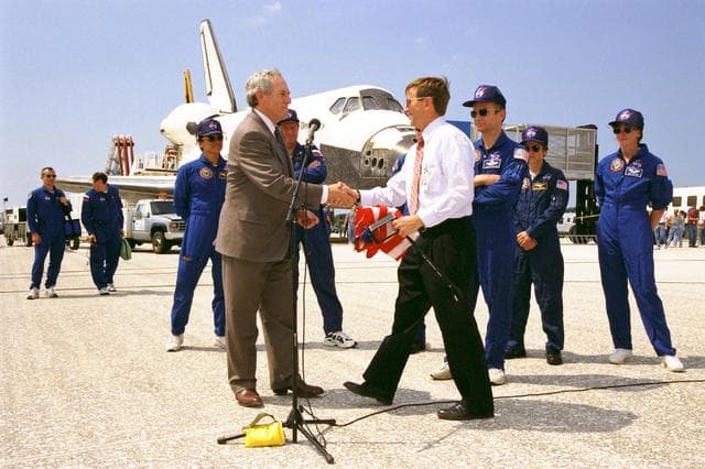 NASA image: KSC-98pc749