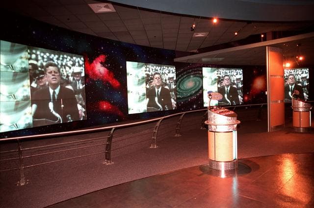 NASA image: KSC-99pp0402