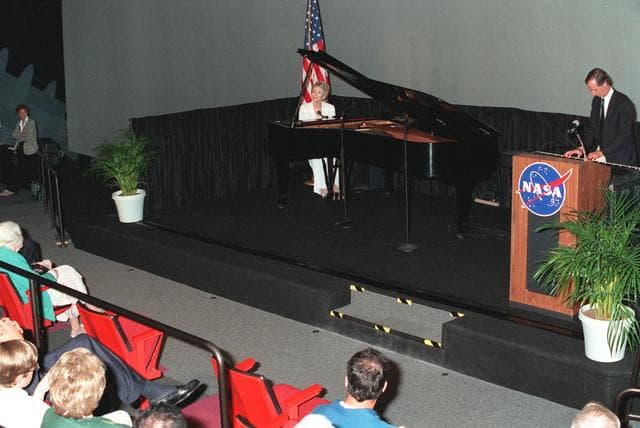 NASA image: KSC-99pp0912