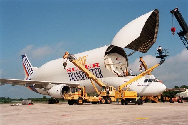 NASA image: KSC-99pp1013