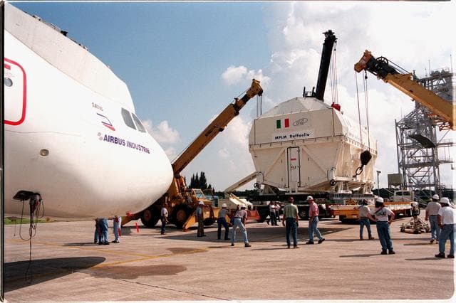 NASA image: KSC-99pp1017