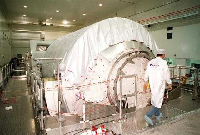 NASA image: KSC-99pp1027