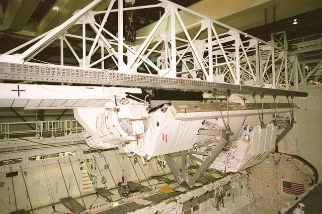 NASA image: KSC-99pp1055