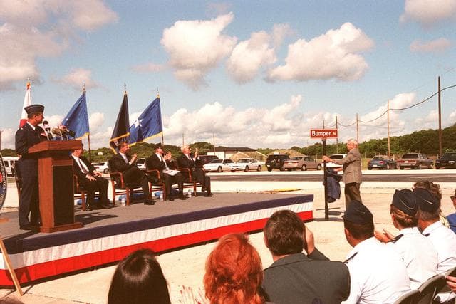 NASA image: KSC-99pp1067