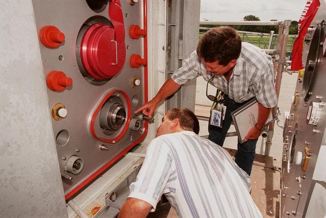 NASA image: KSC-99pp1073