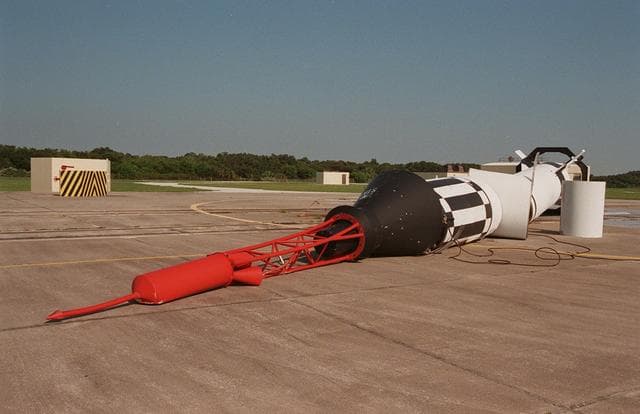 NASA image: KSC-99pp1129
