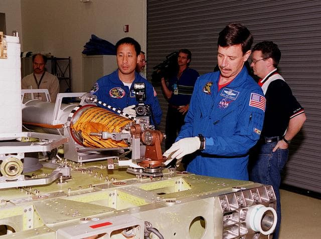 NASA image: KSC00pp0028