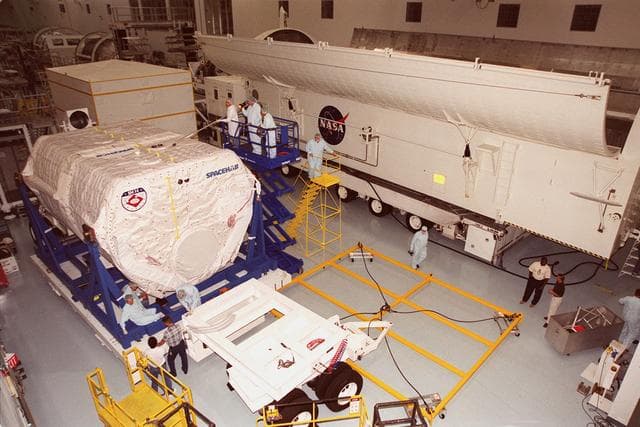 NASA image: KSC00pp0353