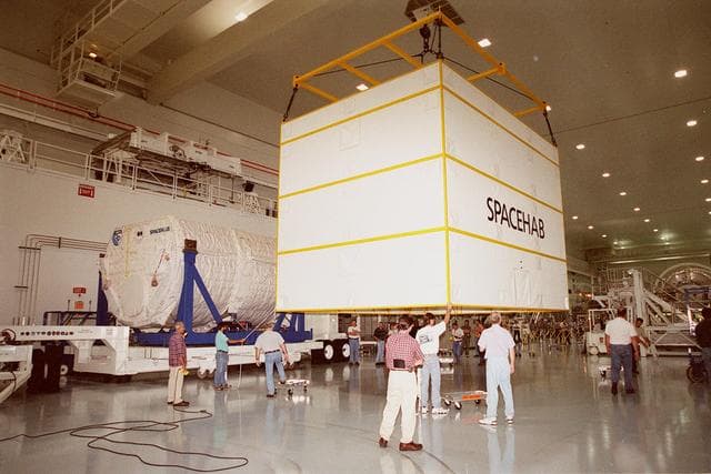 NASA image: KSC00pp1098