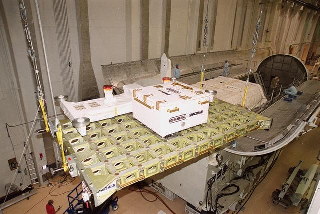 NASA image: KSC00pp1105